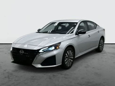 Used 2024 Nissan Altima 2.5 SV AWD/4WD image 1