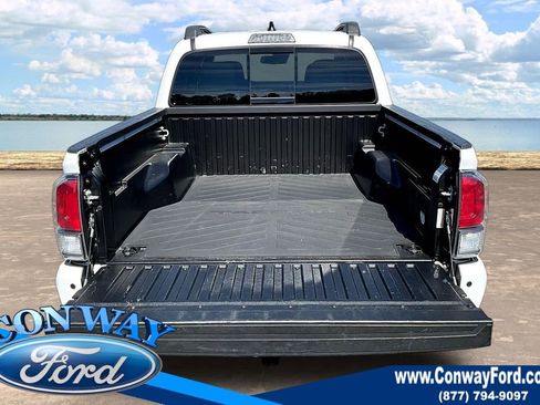 Used 2022 Toyota Tacoma TRD Off-Road w/ Technology Package image 9