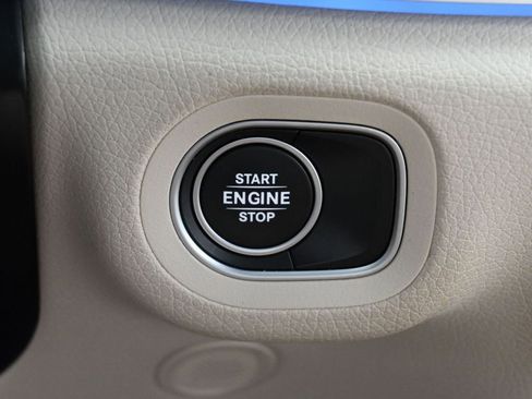 Used 2024 Mercedes-Benz GLE 450e 4MATIC image 42