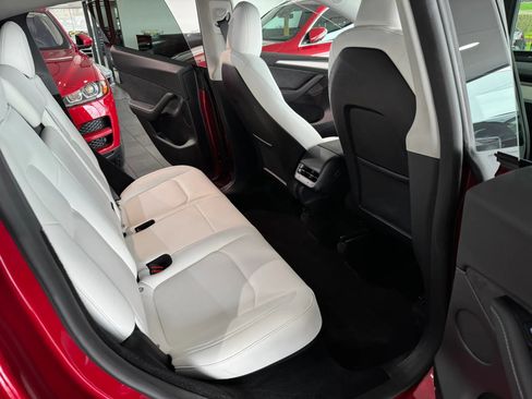 Used 2024 Tesla Model Y Long Range image 10