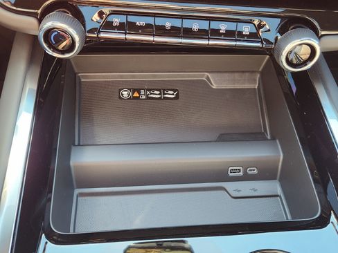 New 2026 Chevrolet Suburban High Country w/ Sun And Tow Package image 19