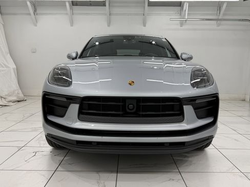 Certified 2025 Porsche Macan image 9
