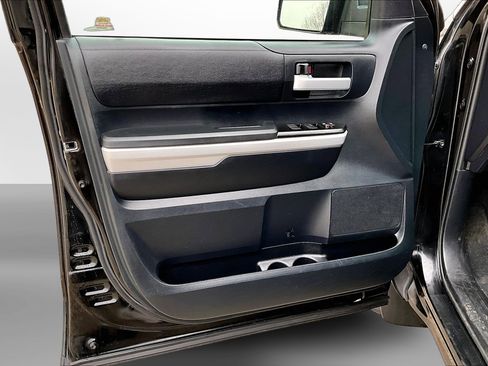 Used 2018 Toyota Tundra SR5 w/ SR5 Upgrade Package image 24