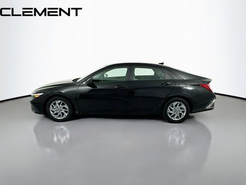Used 2024 Hyundai Elantra SEL FWD image 6