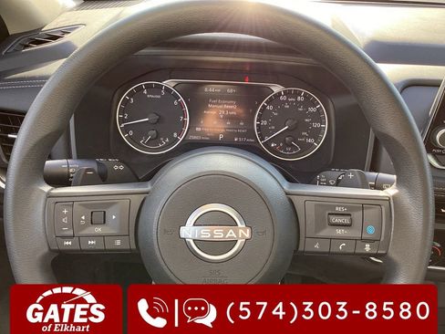 Used 2024 Nissan Rogue SV image 28