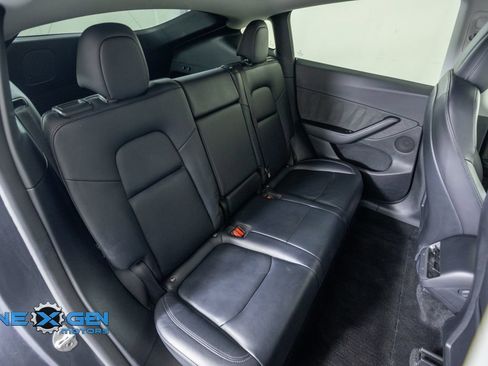 Used 2022 Tesla Model Y Long Range AWD/4WD image 36