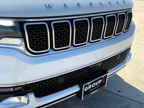 Used 2023 Jeep Wagoneer L Series III w/ Preferred Equipment Group image 28
