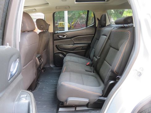 Used 2017 GMC Acadia SLE w/ Driver Alert Package I image 18