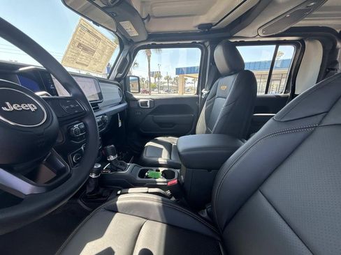 New 2026 Jeep Gladiator Sport AWD/4WD image 10