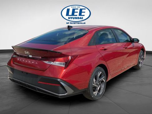 Used 2025 Hyundai Elantra Sport image 7