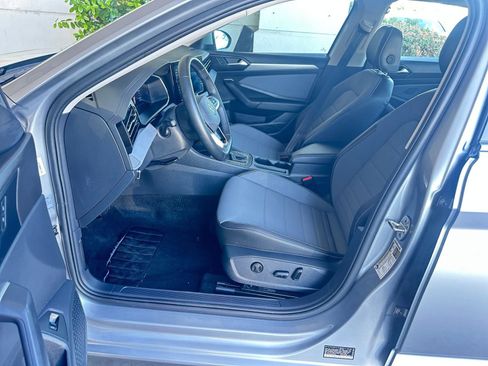 Used 2025 Volkswagen Jetta SE image 27