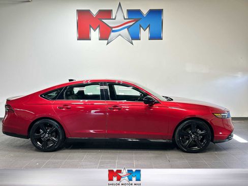 Used 2025 Honda Accord Sport image 1