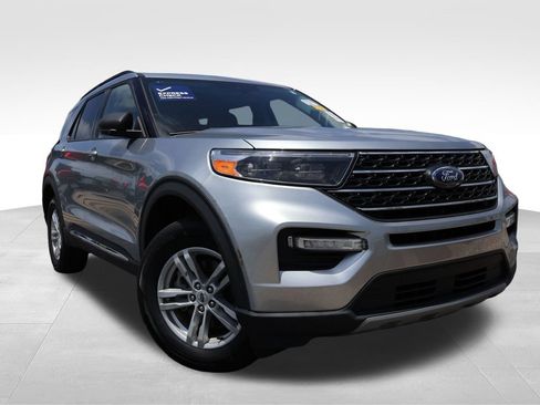 Used 2024 Ford Explorer XLT w/ Equipment Group 202A AWD/4WD image 10
