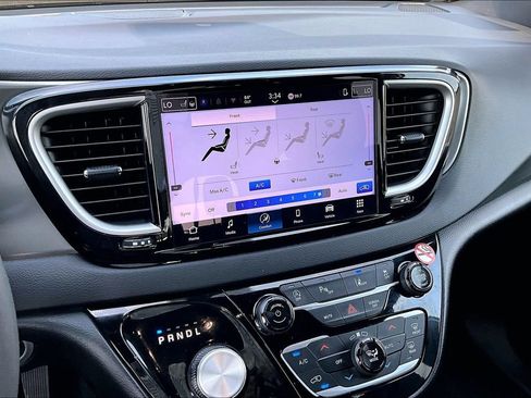 Used 2025 Chrysler Pacifica Select FWD image 6