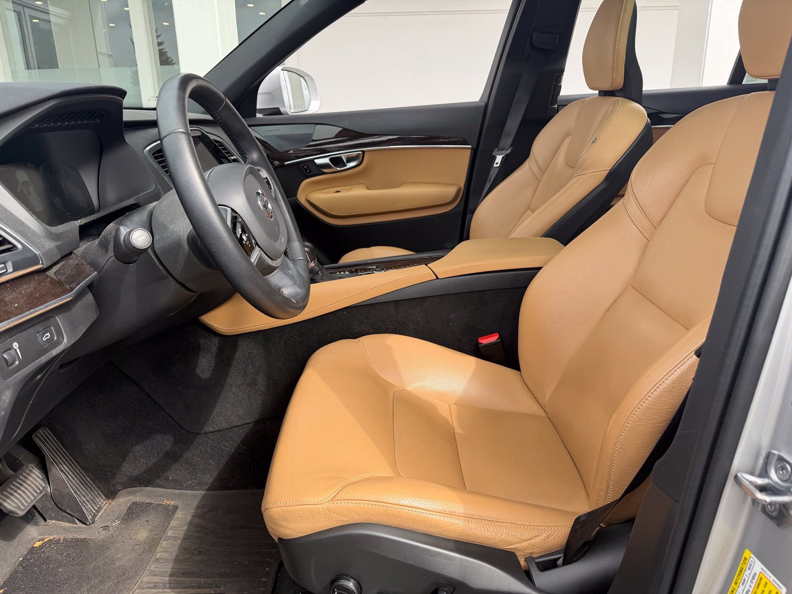 Used 2019 Volvo XC90 T6 Momentum w/ Advanced Package AWD/4WD image 14