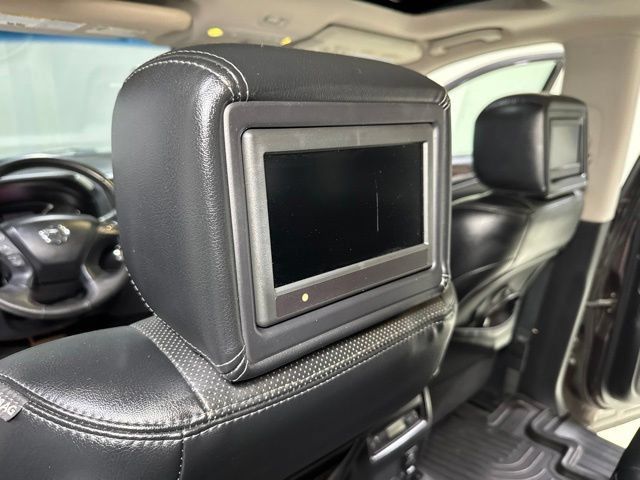 Used 2015 Nissan Pathfinder Platinum w/ Family Entertainment Package FWD image 7