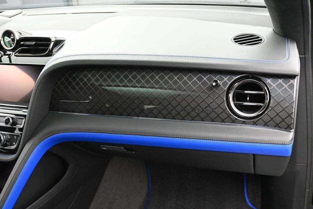 Certified 2025 Bentley Bentayga AWD/4WD image 34