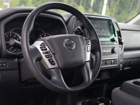 Used 2022 Nissan Titan S RWD image 6