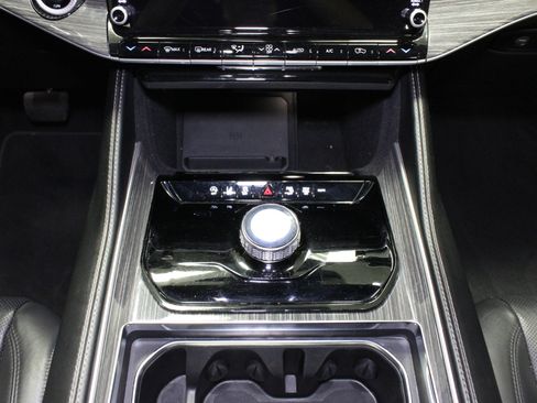 Used 2022 Jeep Wagoneer Series II RWD image 25
