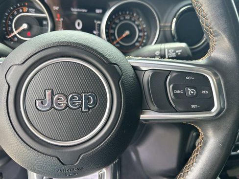 Used 2022 Jeep Gladiator Overland AWD/4WD image 25