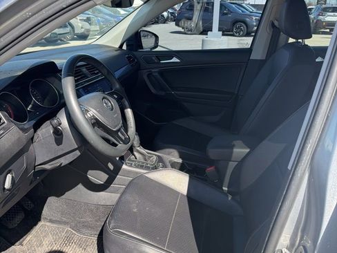 Certified 2020 Volkswagen Tiguan SE image 8
