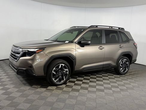 Used 2025 Subaru Forester Premium AWD/4WD image 18