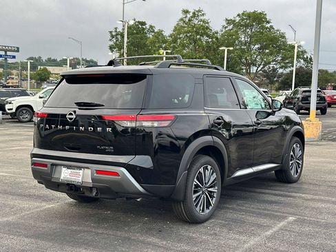 New 2026 Nissan Pathfinder Platinum AWD/4WD image 4