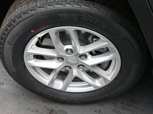 New 2026 Jeep Grand Cherokee L Laredo image 19