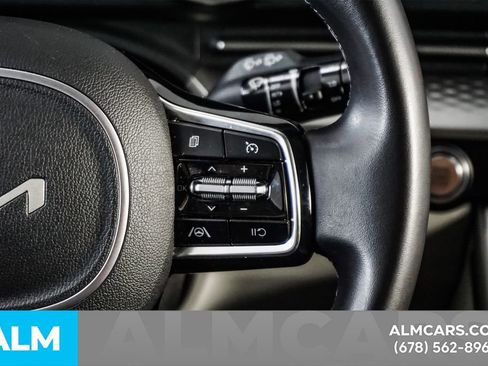 Used 2024 Kia Carnival LX image 27