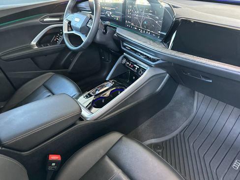 Used 2025 Audi Q5 Premium w/ Convenience Package AWD/4WD image 17