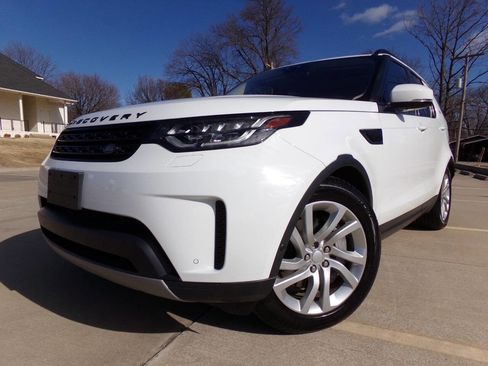 Used 2019 Land Rover Discovery HSE image 2