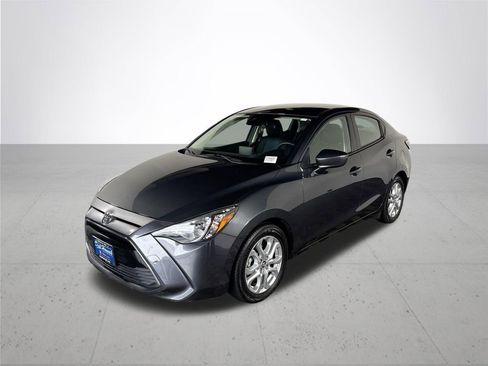 Used 2017 Toyota Yaris iA image 2