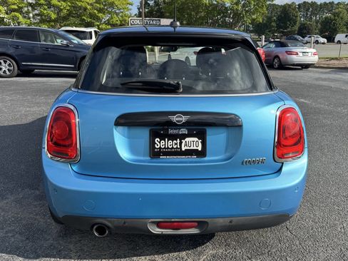 Used 2019 MINI Cooper 4-Door Hardtop w/ Signature Upholstery Package image 4