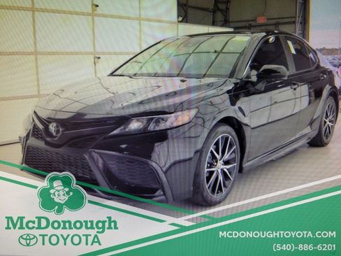 Used 2024 Toyota Camry SE image 11