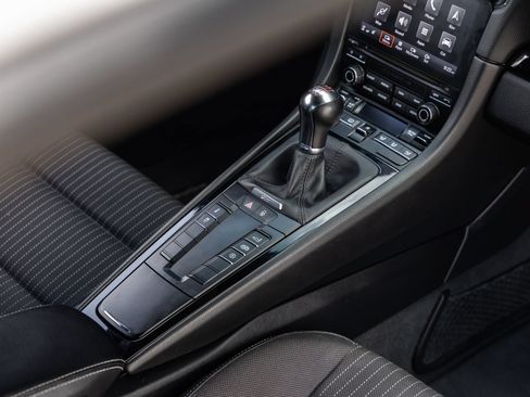 Certified 2018 Porsche 911 Carrera T RWD image 34