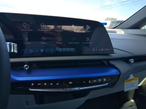 New 2026 Cadillac Optiq Luxury 1 image 21