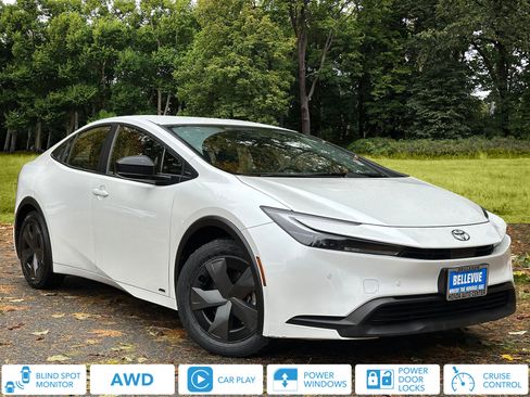 Used 2023 Toyota Prius LE image 1