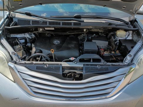 Used 2017 Toyota Sienna LE image 38