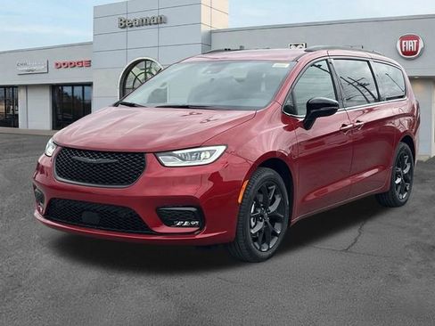 New 2026 Chrysler Pacifica Select w/ S Appearance Package FWD image 3