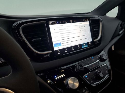 New 2026 Chrysler Voyager LX image 15