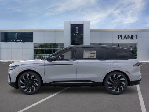 New 2026 Lincoln Nautilus Reserve w/ Jet Appearance Package image 3