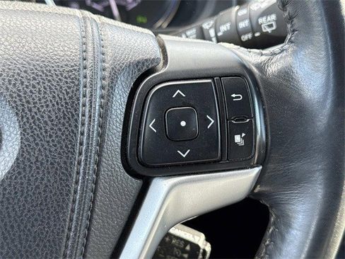 Used 2014 Toyota Highlander Limited image 24
