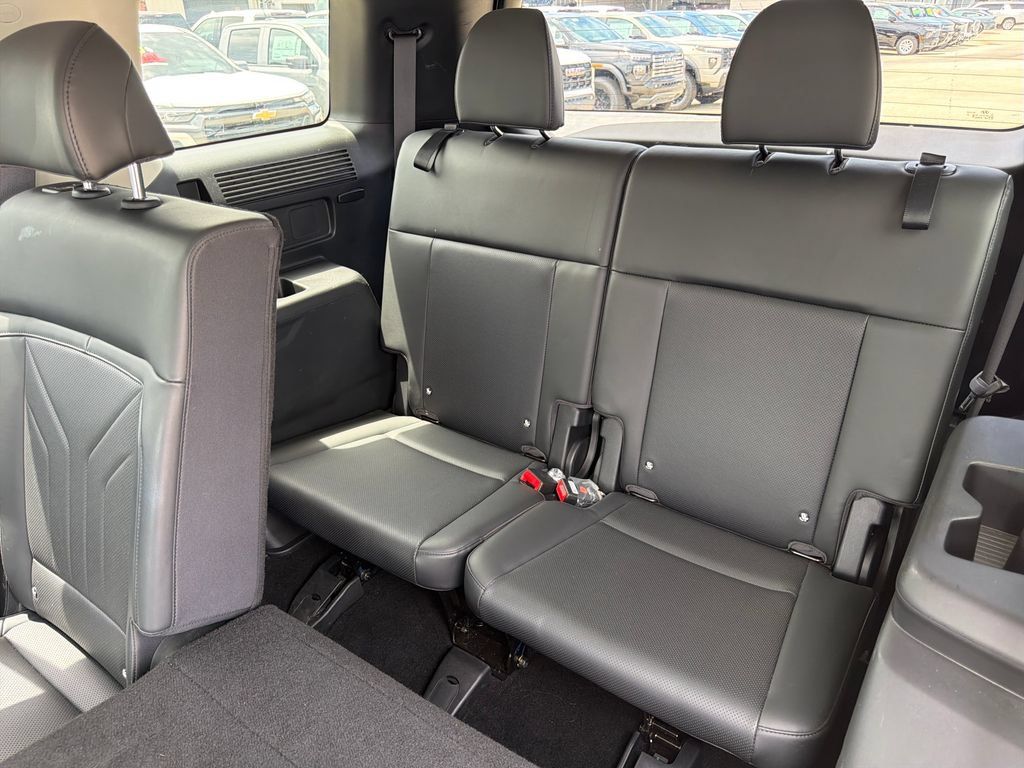 Used 2025 Hyundai Santa Fe SEL FWD image 31