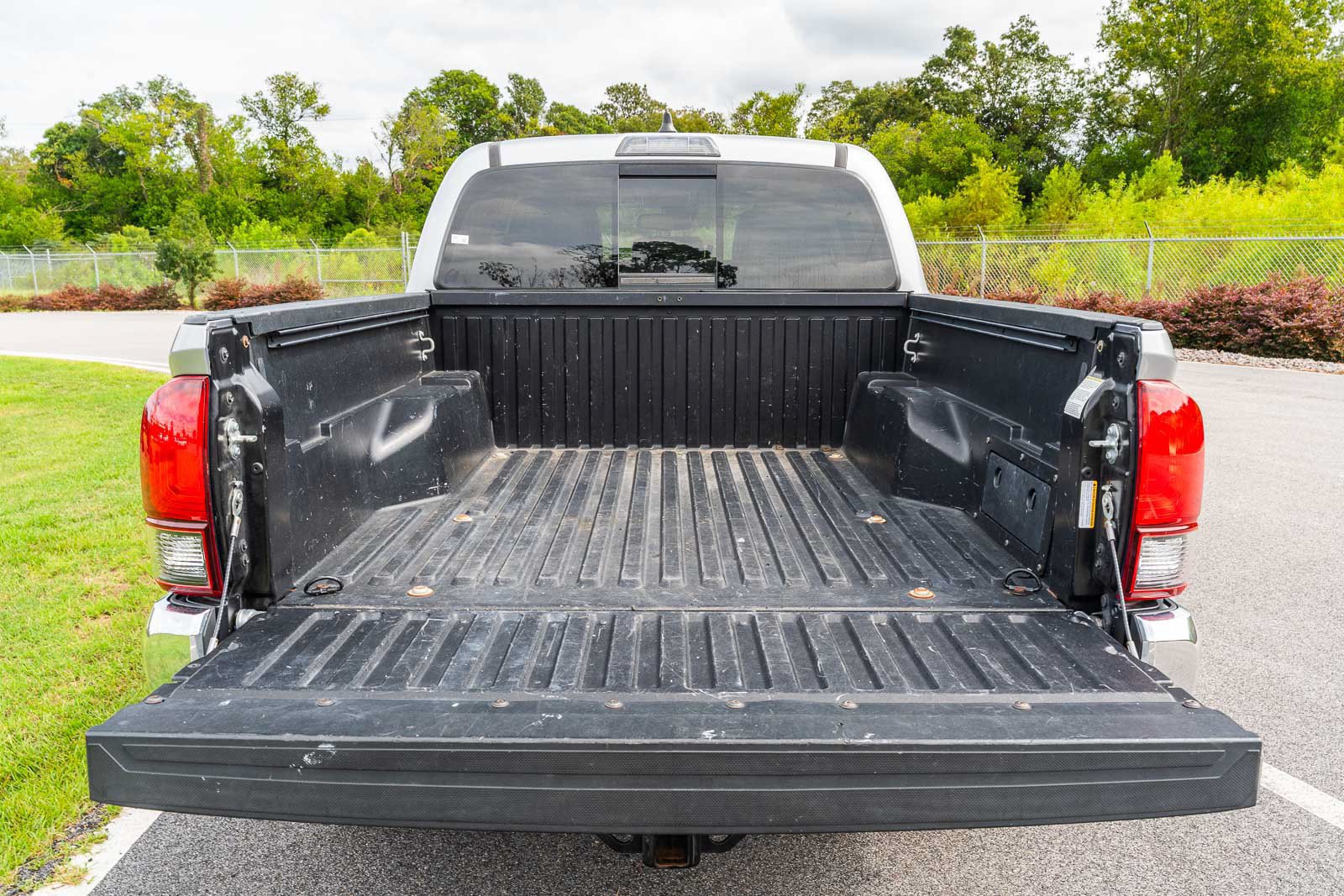 Used 2021 Toyota Tacoma SR5 RWD image 15