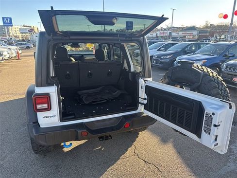 Used 2024 Jeep Wrangler Unlimited image 8