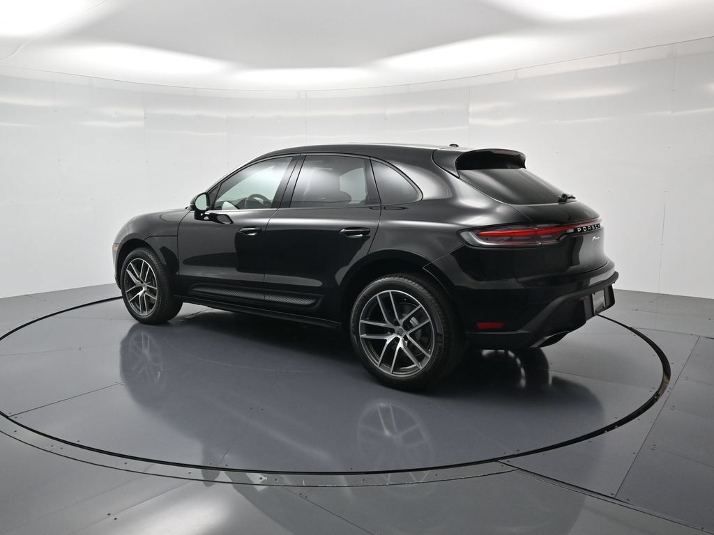 Certified 2026 Porsche Macan AWD/4WD image 3