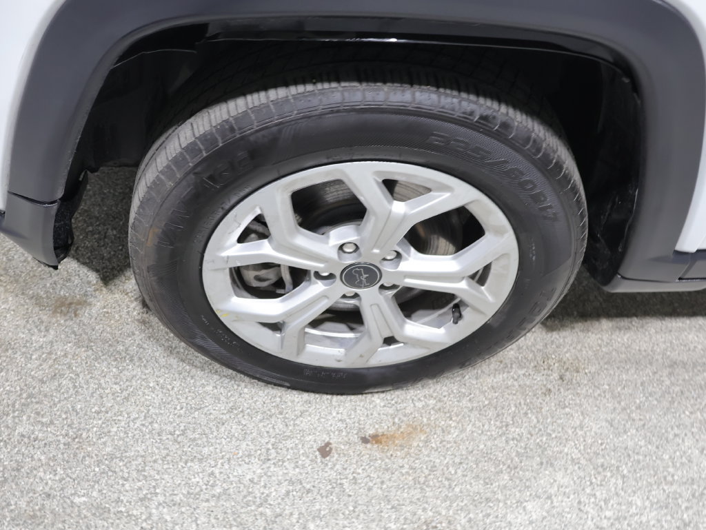 Used 2025 Jeep Compass Latitude AWD/4WD image 9