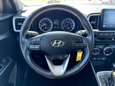 Used 2022 Hyundai Venue SEL w/ Cargo Package image 13