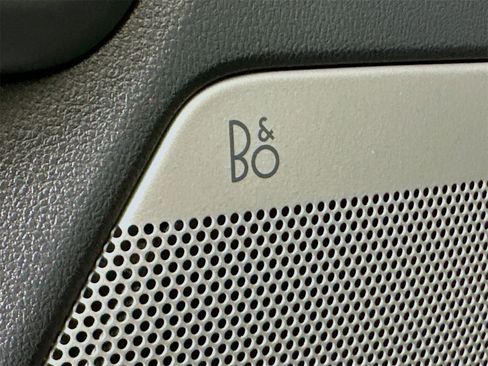 Used 2024 Ford F150 Lightning Lariat image 19