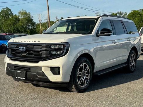 Used 2025 Ford Expedition Active AWD/4WD image 7